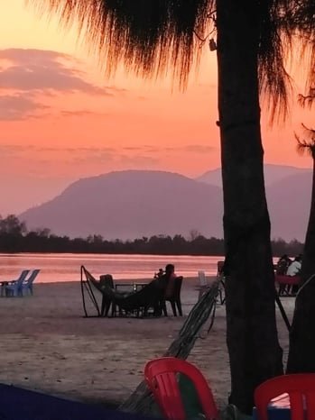 Riverside sunset dinner